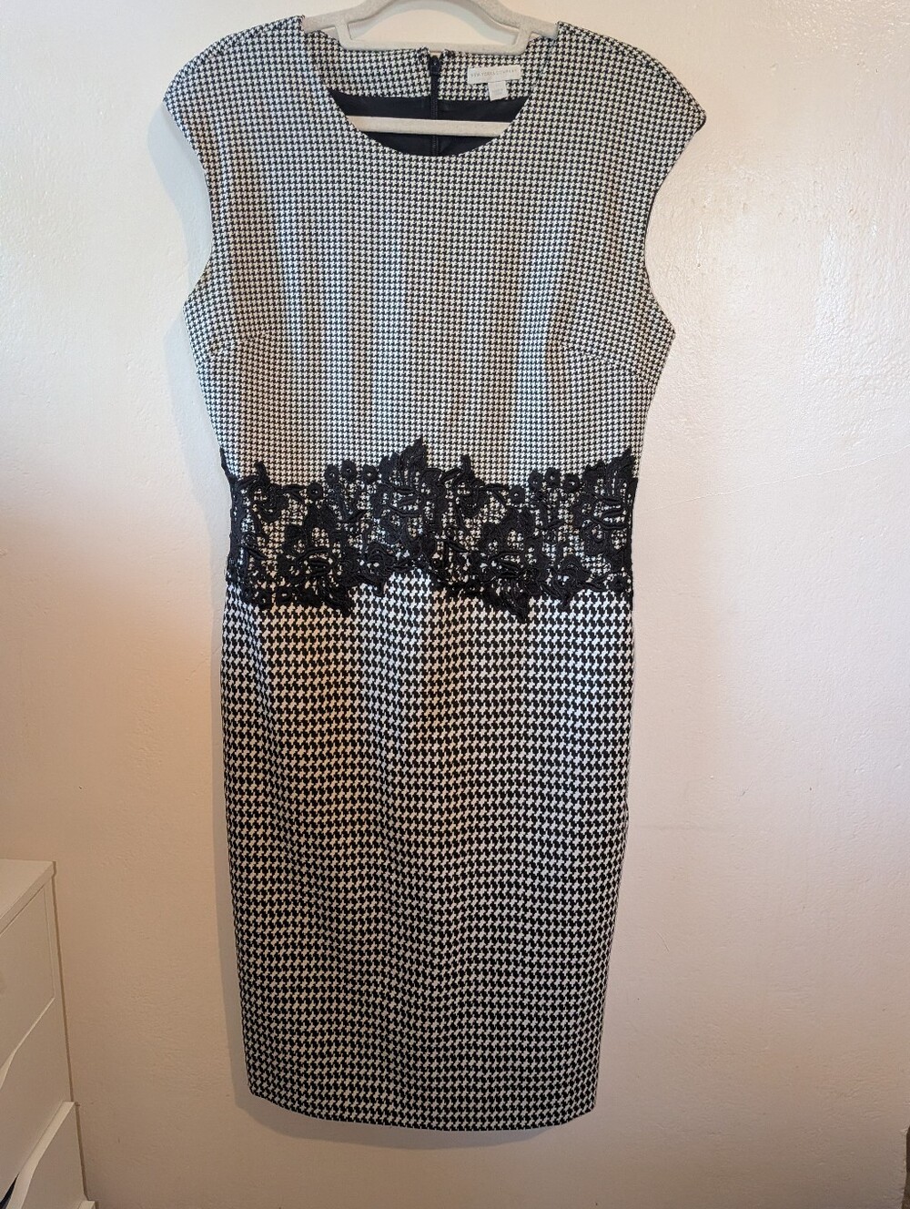 New York & Company Black and White Houndstooth Sheath Dress w/ Lace Waist Size L